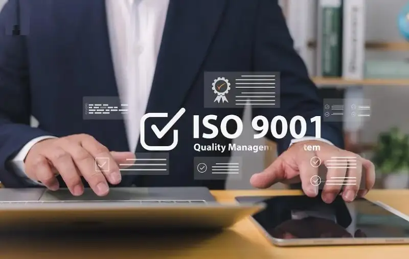 chi phí thuê ngoài và đào tạo